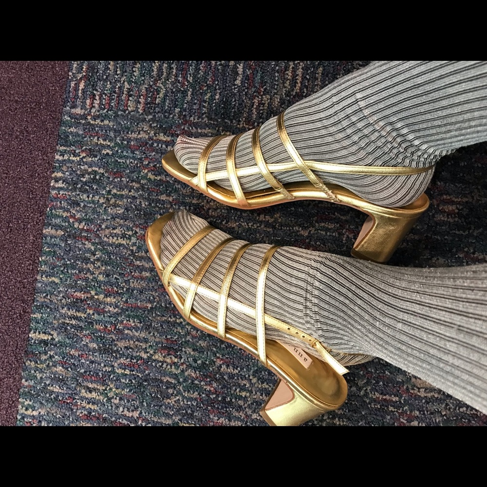 Gold Ann Marino kitten heels